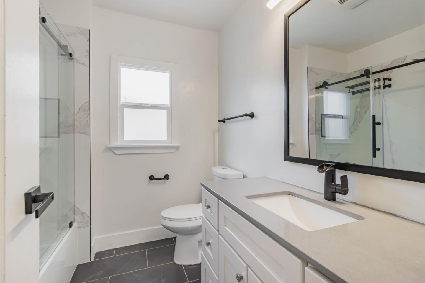 Detail Gallery Image 17 of 20 For 2075 83rd Ave, Oakland,  CA 94621 - 3 Beds | 2 Baths
