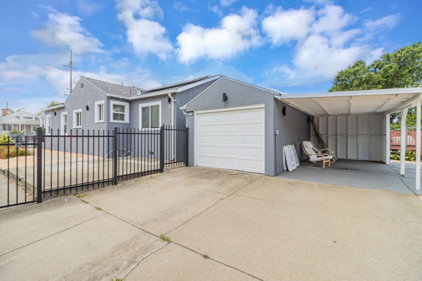 Detail Gallery Image 4 of 20 For 2075 83rd Ave, Oakland,  CA 94621 - 3 Beds | 2 Baths
