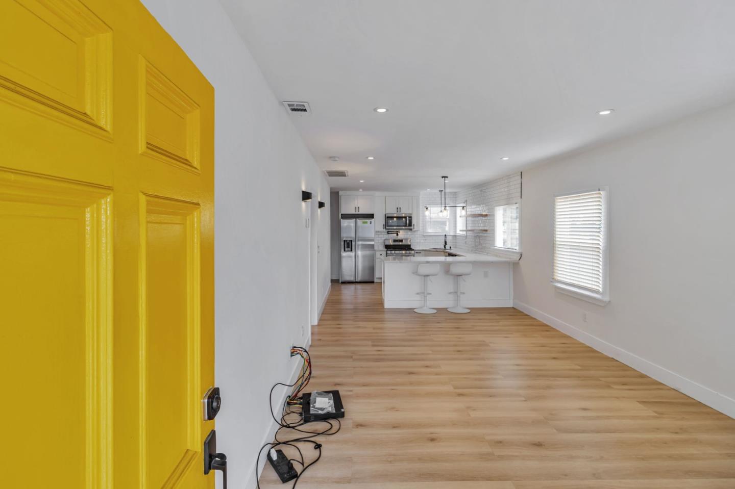 Detail Gallery Image 6 of 20 For 2075 83rd Ave, Oakland,  CA 94621 - 3 Beds | 2 Baths