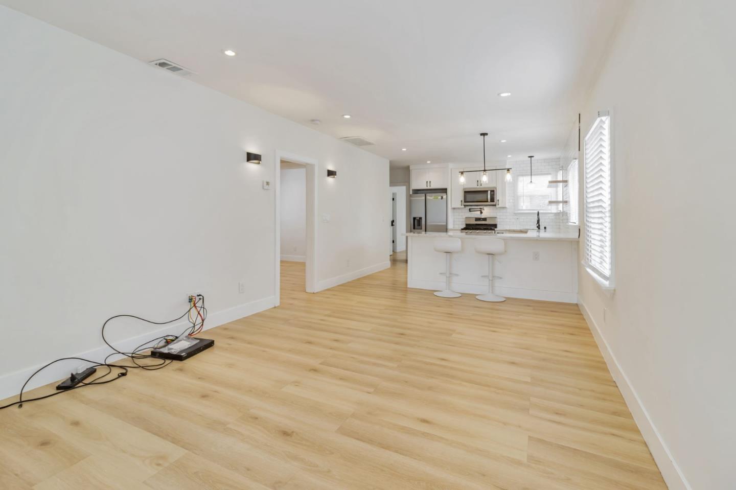 Detail Gallery Image 7 of 20 For 2075 83rd Ave, Oakland,  CA 94621 - 3 Beds | 2 Baths