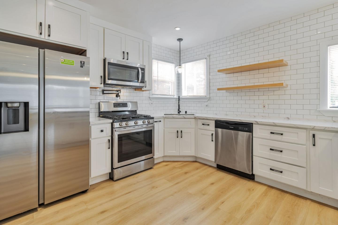 Detail Gallery Image 9 of 20 For 2075 83rd Ave, Oakland,  CA 94621 - 3 Beds | 2 Baths