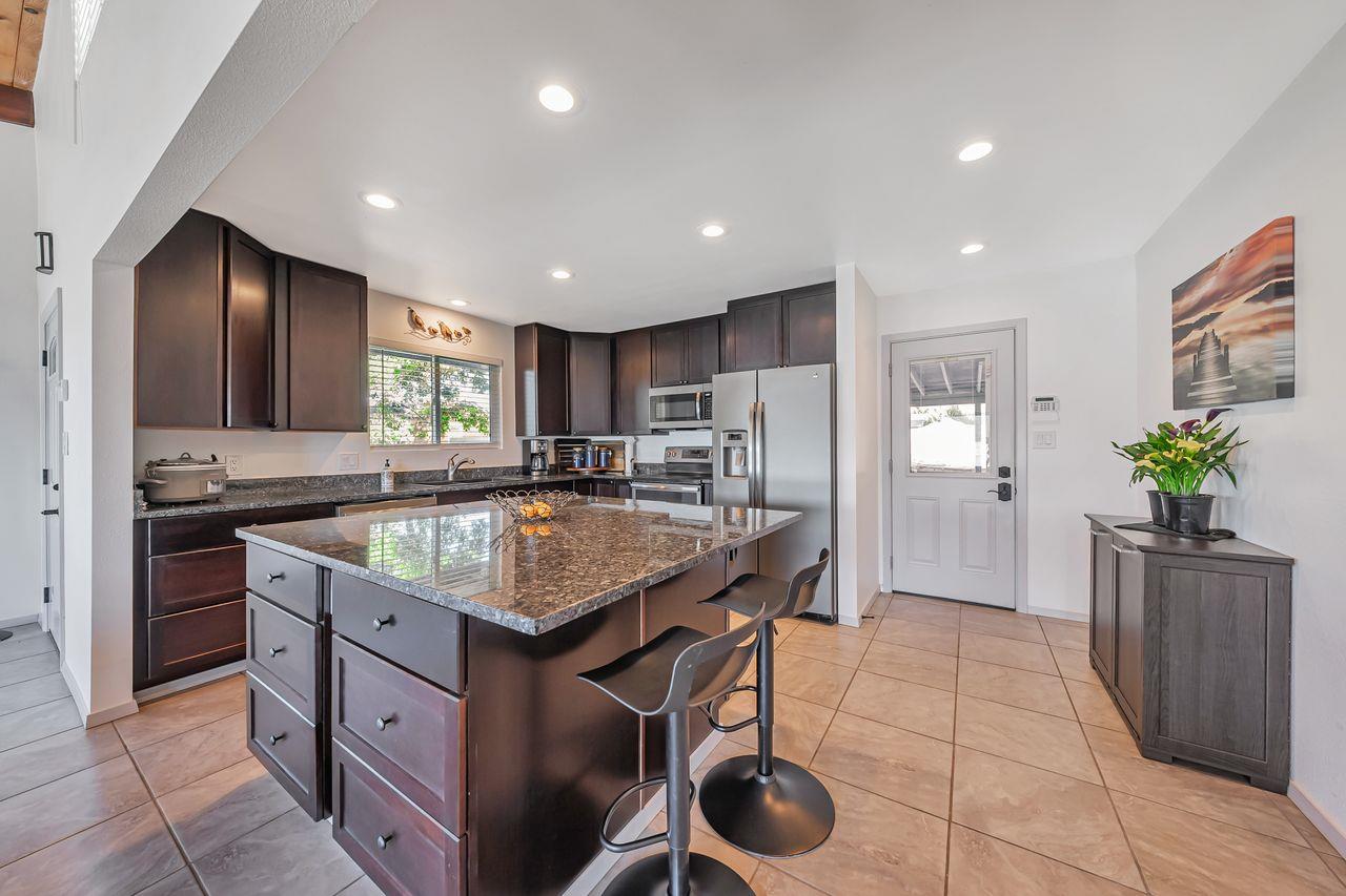 Detail Gallery Image 11 of 72 For 12340 Lakeshore Dr, Clearlake Park,  CA 95424 - 3 Beds | 2 Baths