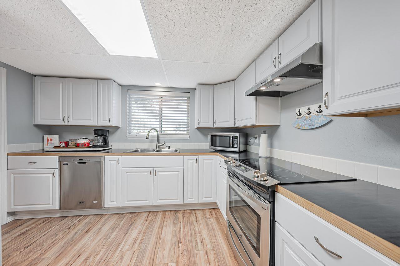 Detail Gallery Image 32 of 72 For 12340 Lakeshore Dr, Clearlake Park,  CA 95424 - 3 Beds | 2 Baths