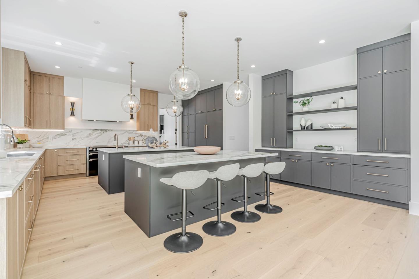 Detail Gallery Image 22 of 122 For 1879 Hull Ave, Redwood City,  CA 94061 - 6 Beds | 6/1 Baths