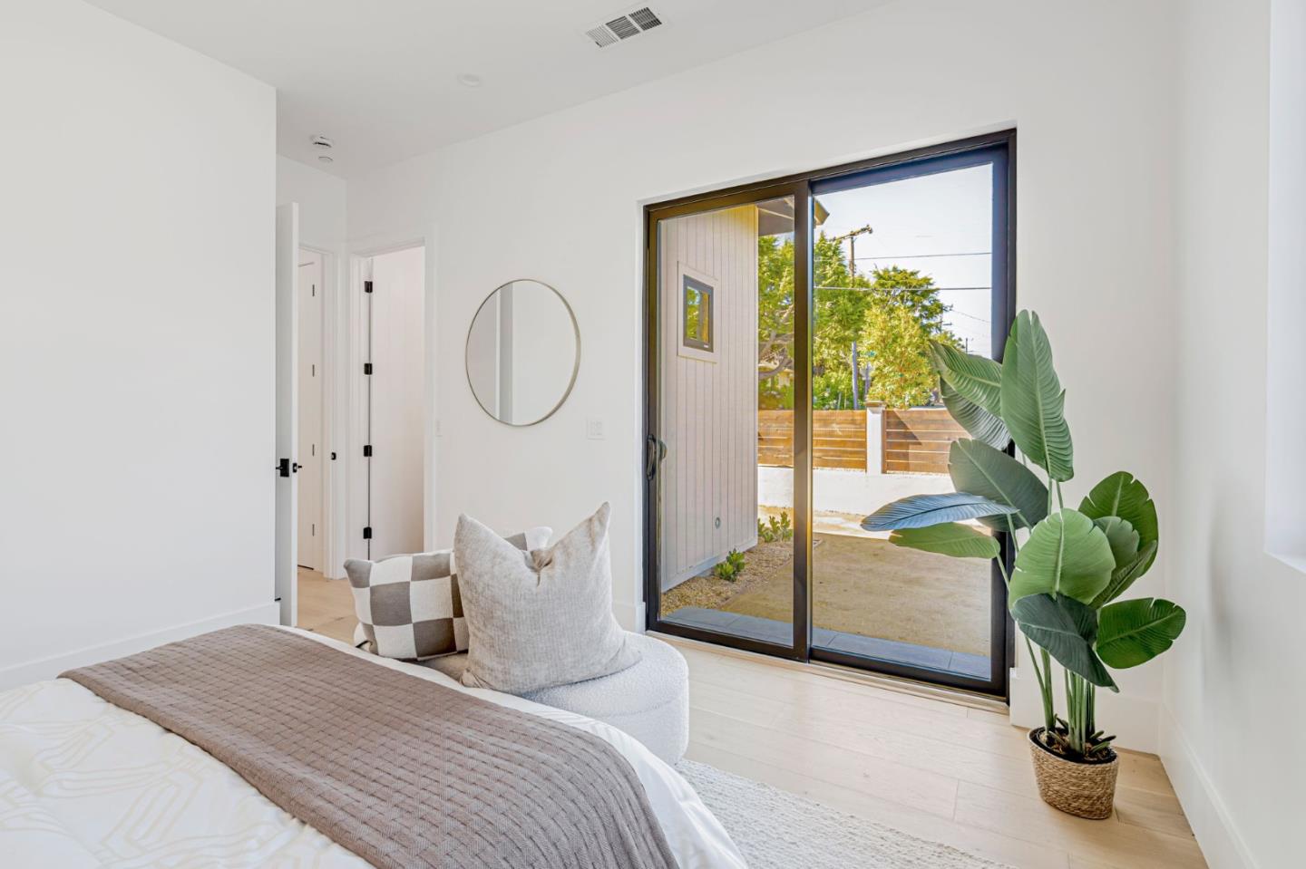Detail Gallery Image 39 of 122 For 1879 Hull Ave, Redwood City,  CA 94061 - 6 Beds | 6/1 Baths