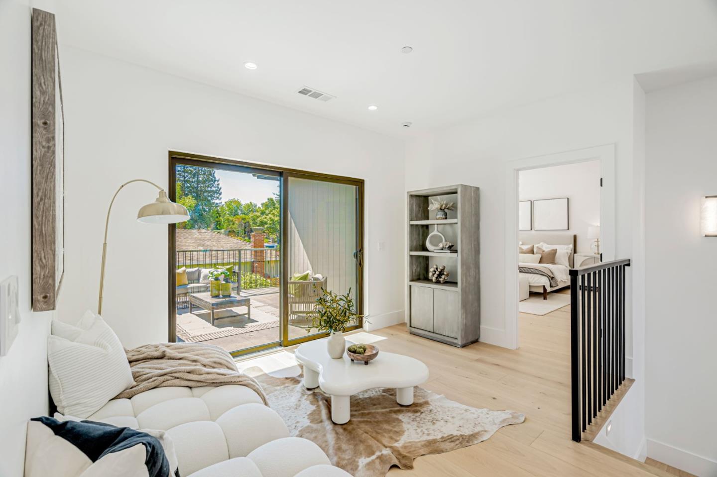 Detail Gallery Image 41 of 122 For 1879 Hull Ave, Redwood City,  CA 94061 - 6 Beds | 6/1 Baths