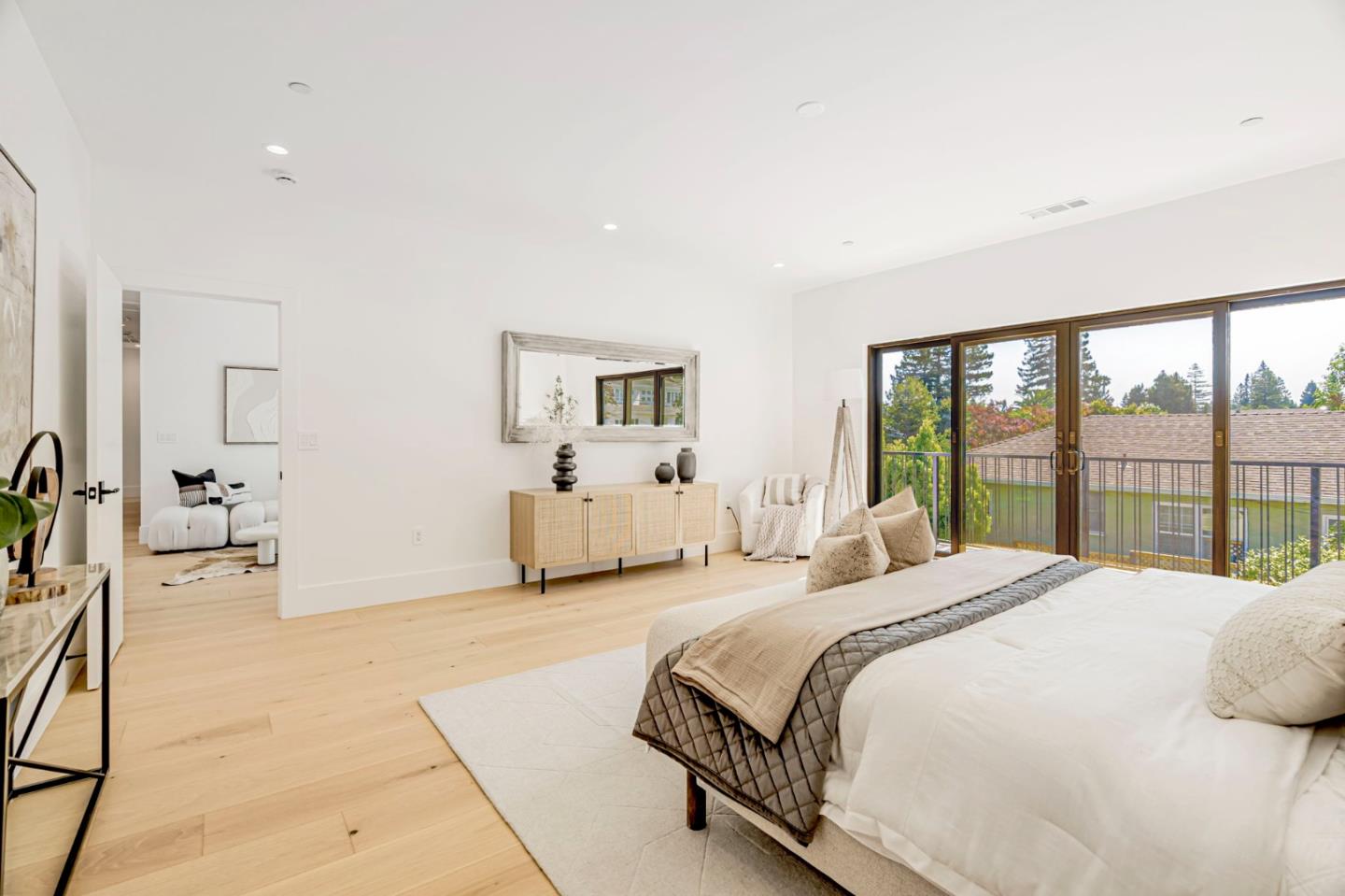 Detail Gallery Image 50 of 122 For 1879 Hull Ave, Redwood City,  CA 94061 - 6 Beds | 6/1 Baths
