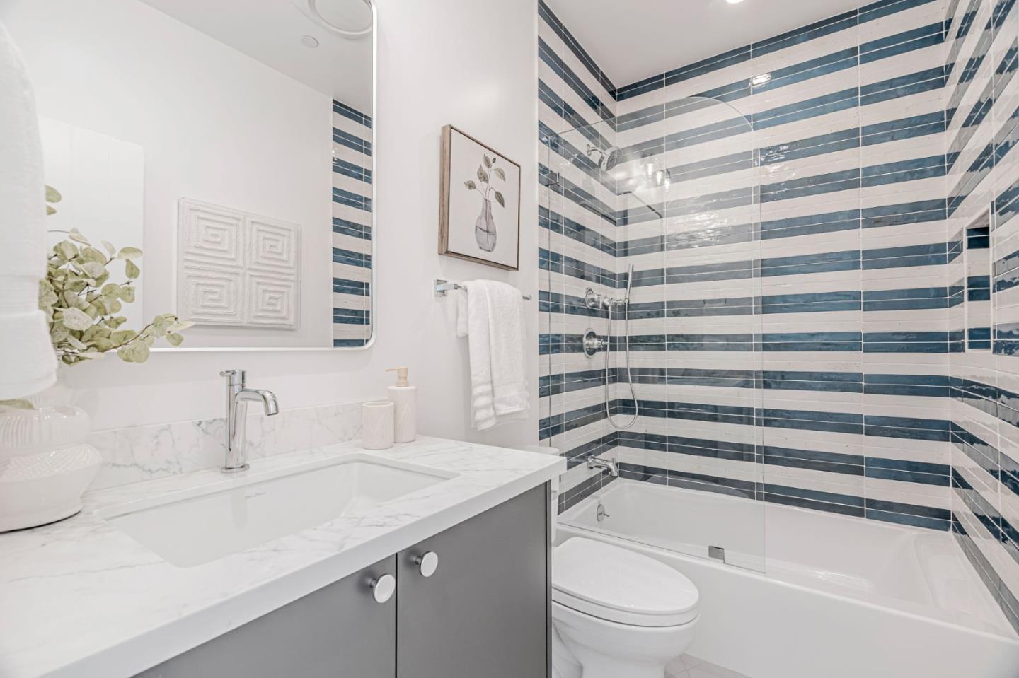 Detail Gallery Image 61 of 122 For 1879 Hull Ave, Redwood City,  CA 94061 - 6 Beds | 6/1 Baths