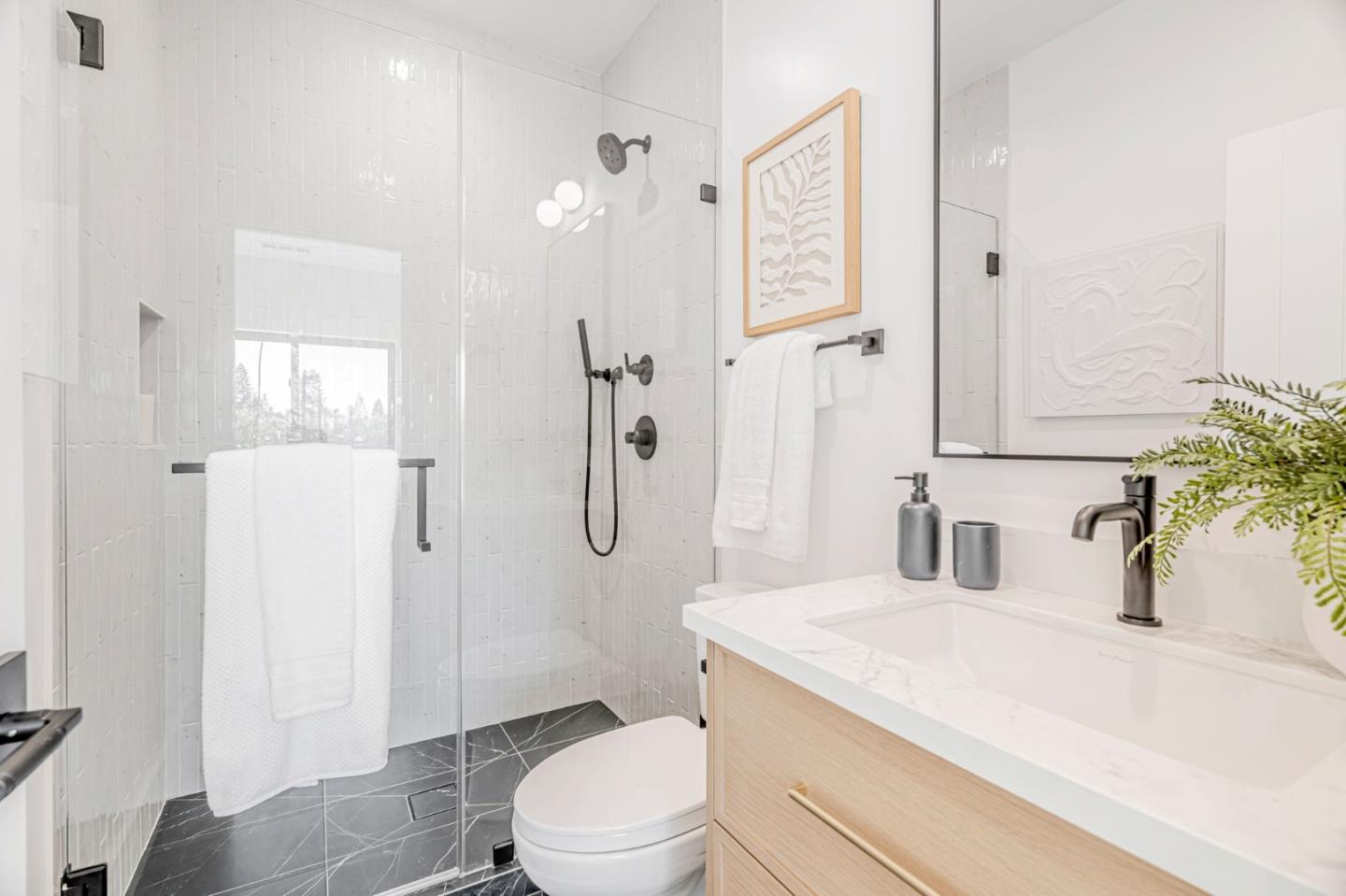 Detail Gallery Image 65 of 122 For 1879 Hull Ave, Redwood City,  CA 94061 - 6 Beds | 6/1 Baths