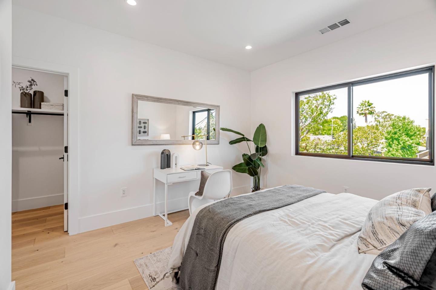 Detail Gallery Image 67 of 122 For 1879 Hull Ave, Redwood City,  CA 94061 - 6 Beds | 6/1 Baths