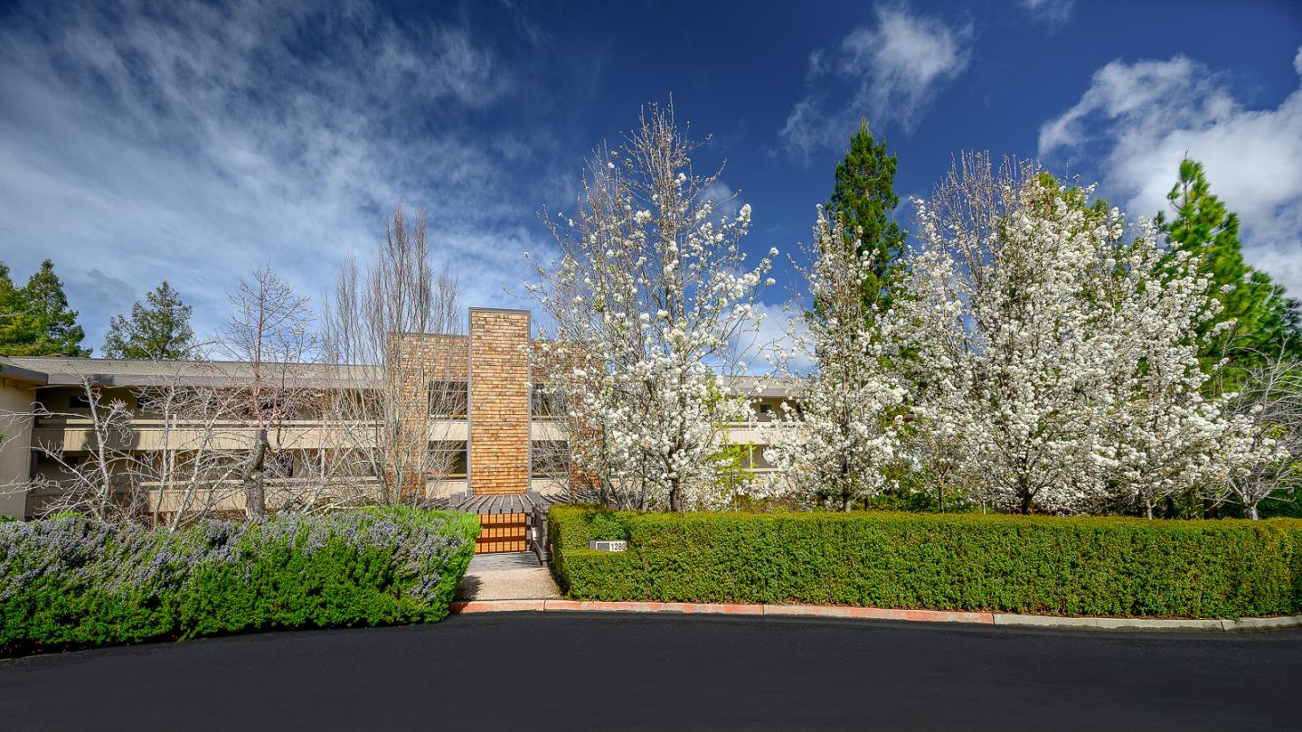 Detail Gallery Image 1 of 32 For 1280 Sharon Park Dr #27,  Menlo Park,  CA 94025 - 2 Beds | 2 Baths