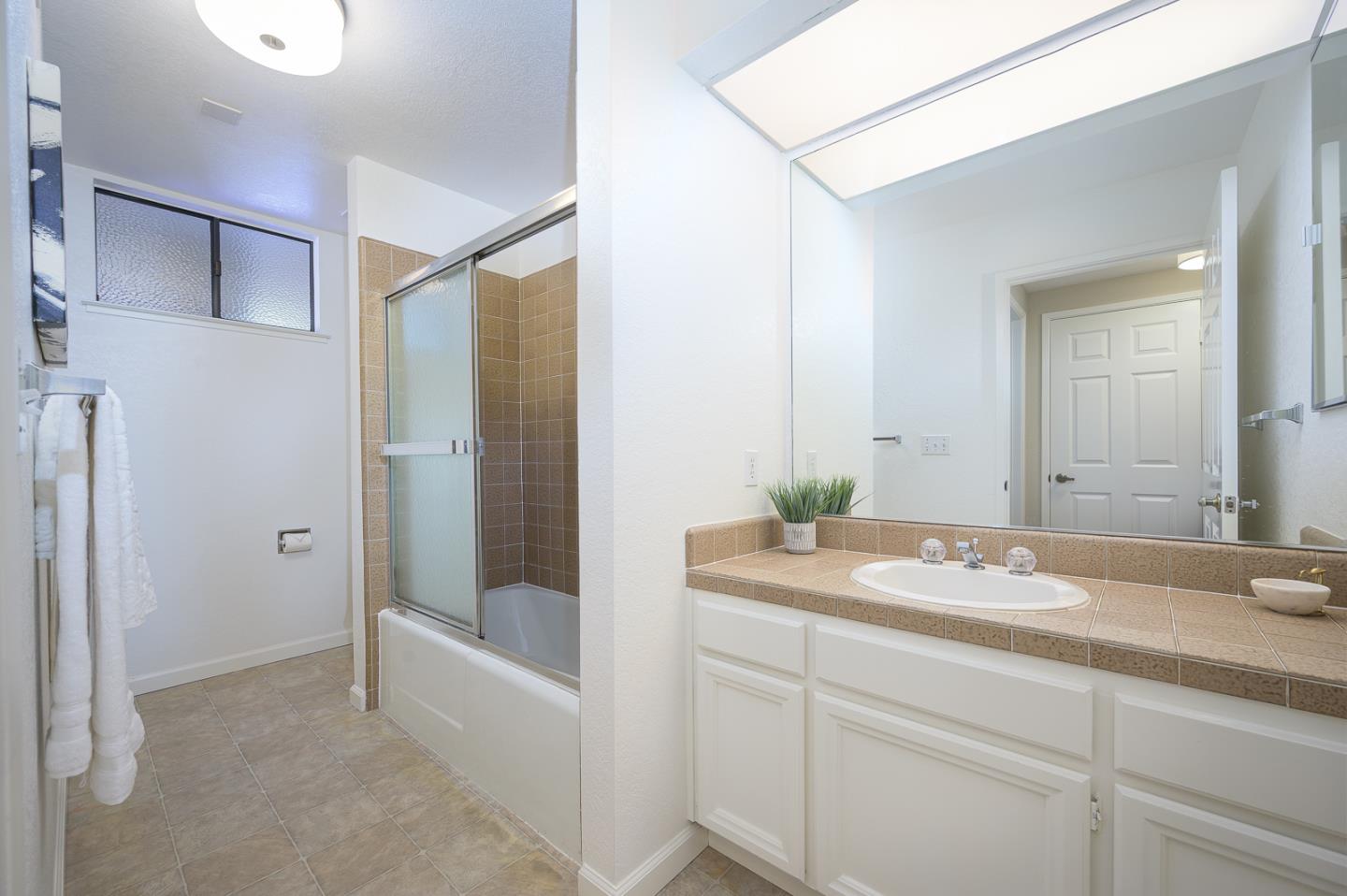 Detail Gallery Image 13 of 32 For 1280 Sharon Park Dr #27,  Menlo Park,  CA 94025 - 2 Beds | 2 Baths