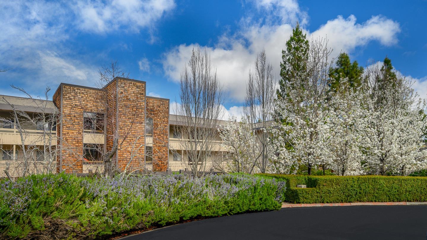 Detail Gallery Image 2 of 32 For 1280 Sharon Park Dr #27,  Menlo Park,  CA 94025 - 2 Beds | 2 Baths