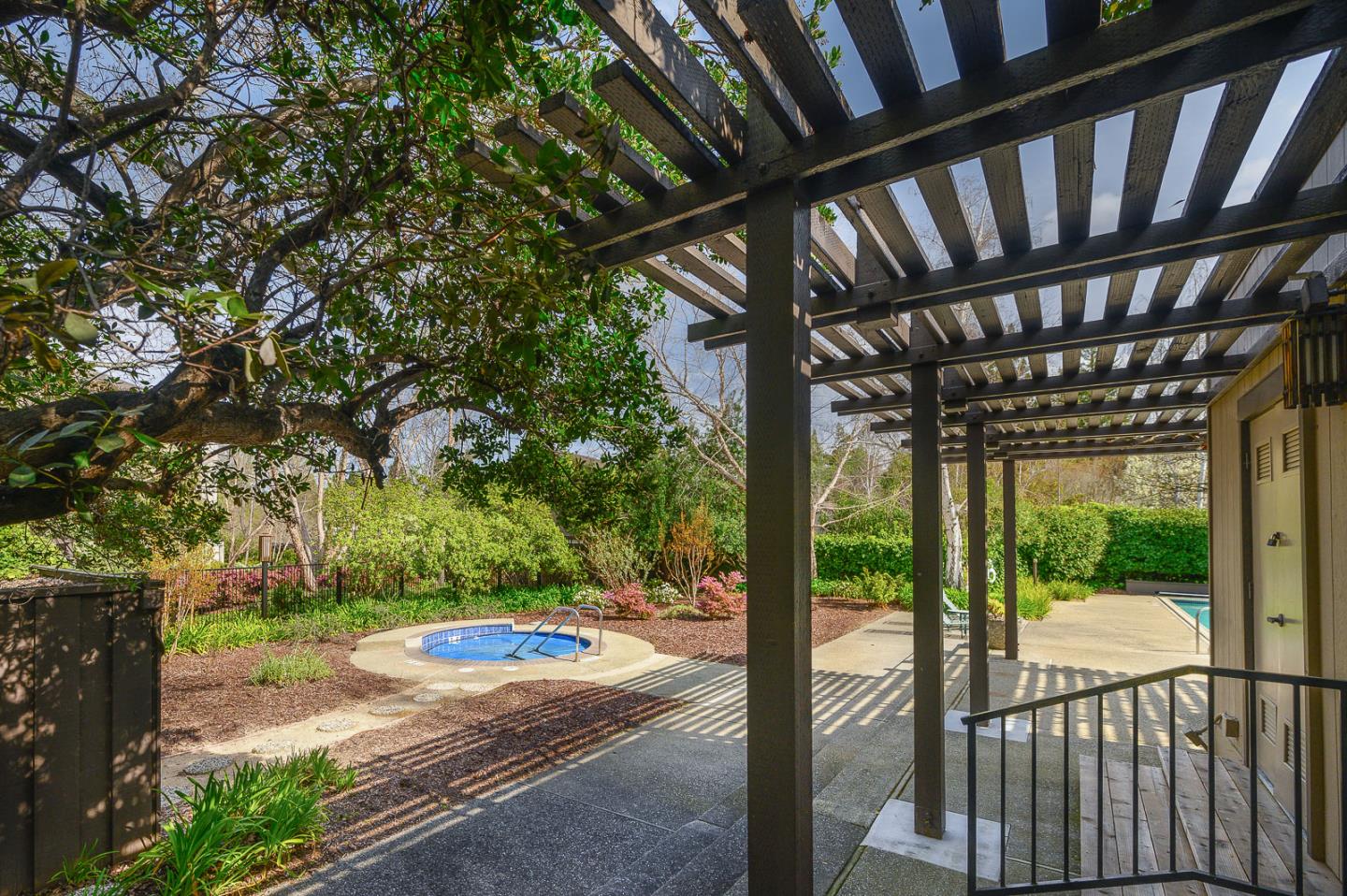 Detail Gallery Image 28 of 32 For 1280 Sharon Park Dr #27,  Menlo Park,  CA 94025 - 2 Beds | 2 Baths