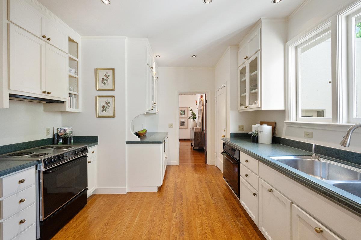 Detail Gallery Image 12 of 56 For 706 Edgewood Rd, San Mateo,  CA 94402 - 3 Beds | 2 Baths