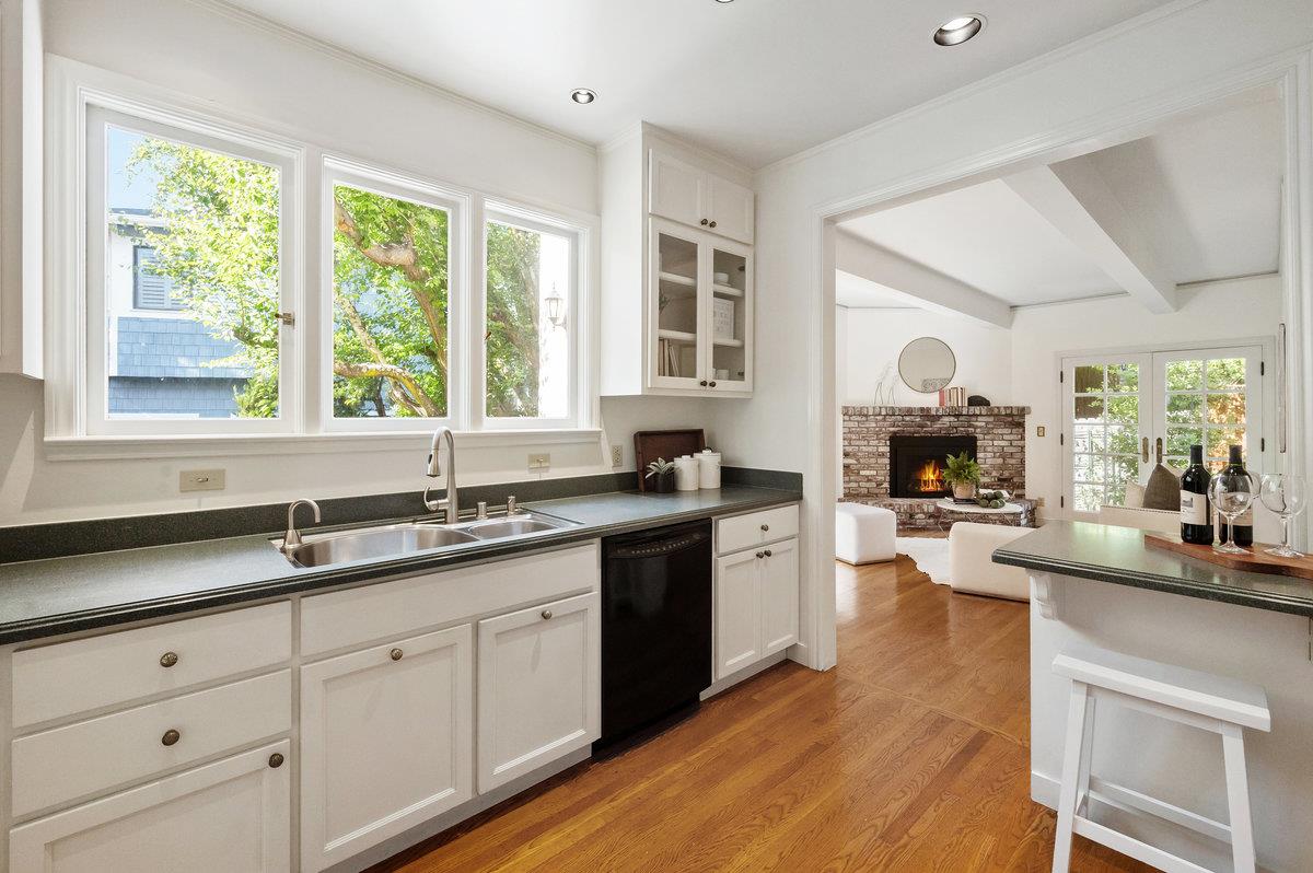 Detail Gallery Image 13 of 56 For 706 Edgewood Rd, San Mateo,  CA 94402 - 3 Beds | 2 Baths