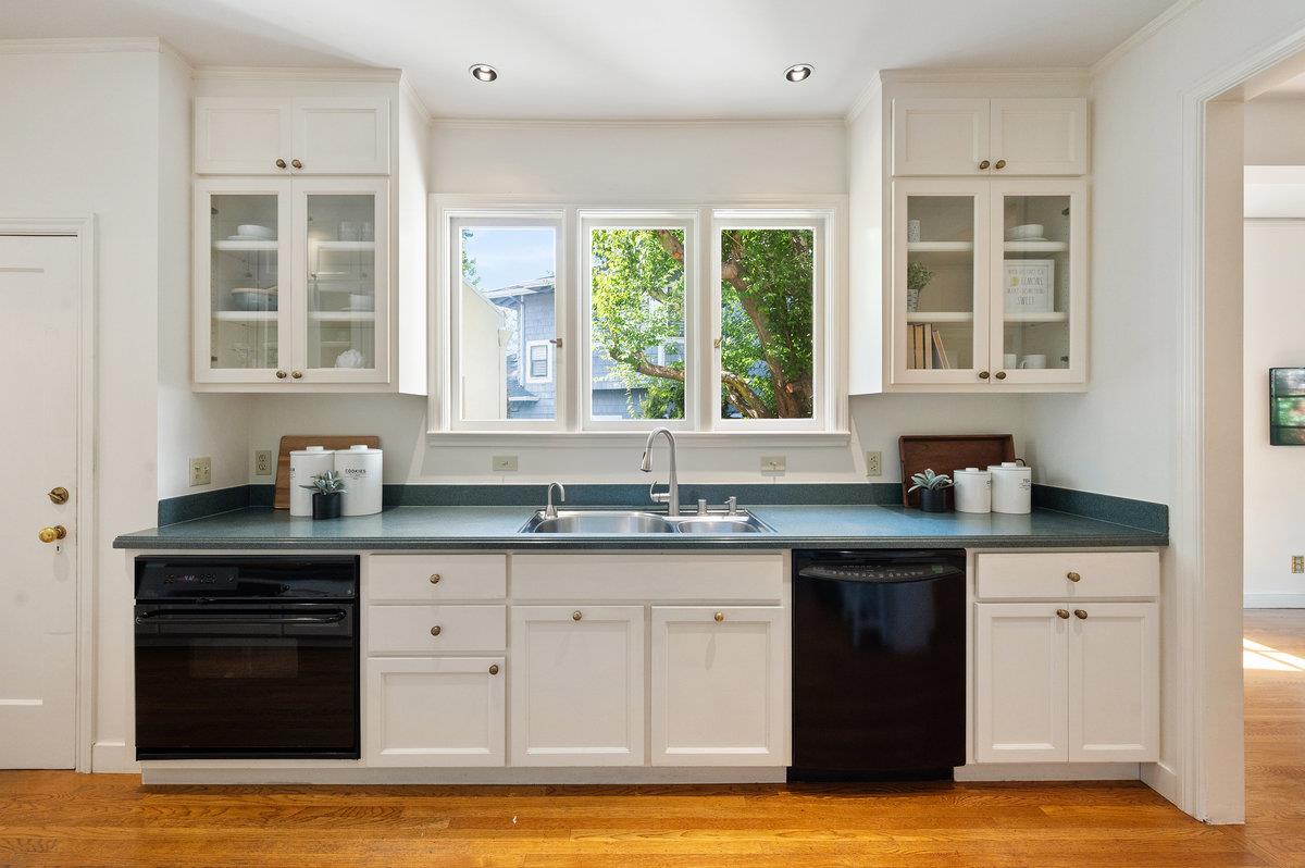 Detail Gallery Image 14 of 56 For 706 Edgewood Rd, San Mateo,  CA 94402 - 3 Beds | 2 Baths