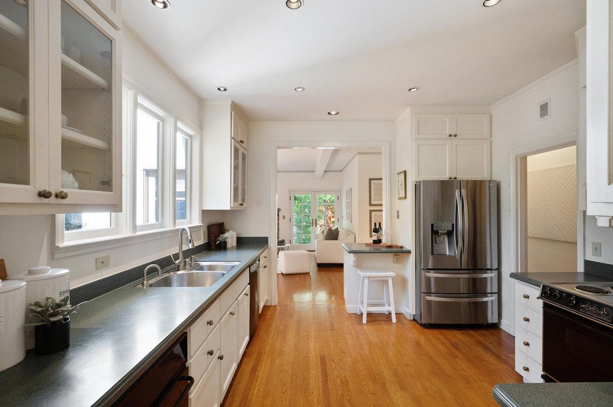 Detail Gallery Image 15 of 56 For 706 Edgewood Rd, San Mateo,  CA 94402 - 3 Beds | 2 Baths
