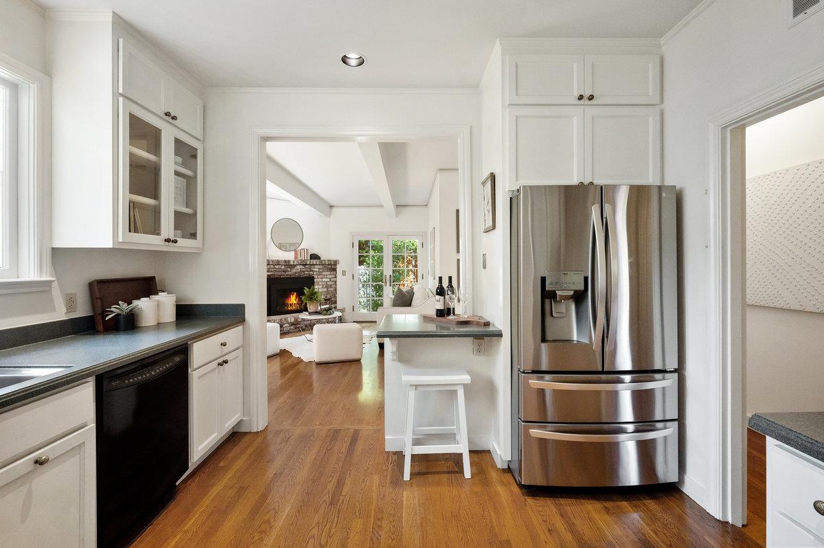 Detail Gallery Image 16 of 56 For 706 Edgewood Rd, San Mateo,  CA 94402 - 3 Beds | 2 Baths