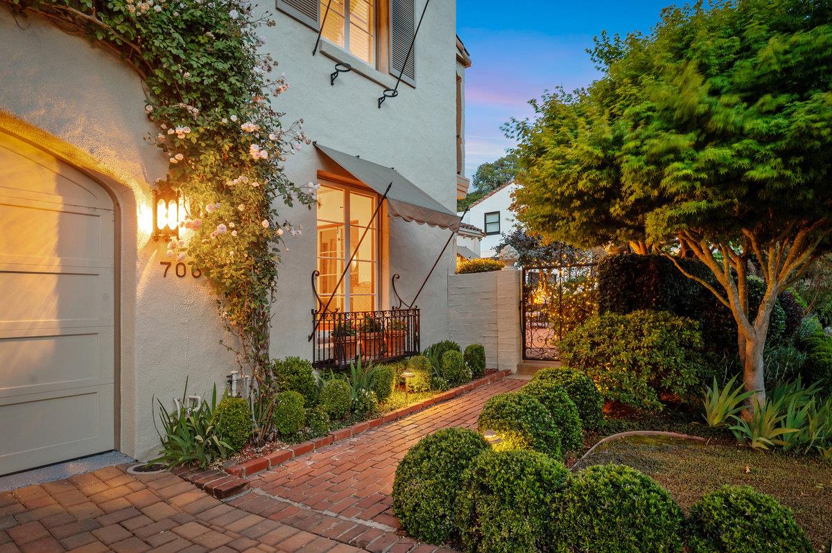 Detail Gallery Image 2 of 56 For 706 Edgewood Rd, San Mateo,  CA 94402 - 3 Beds | 2 Baths