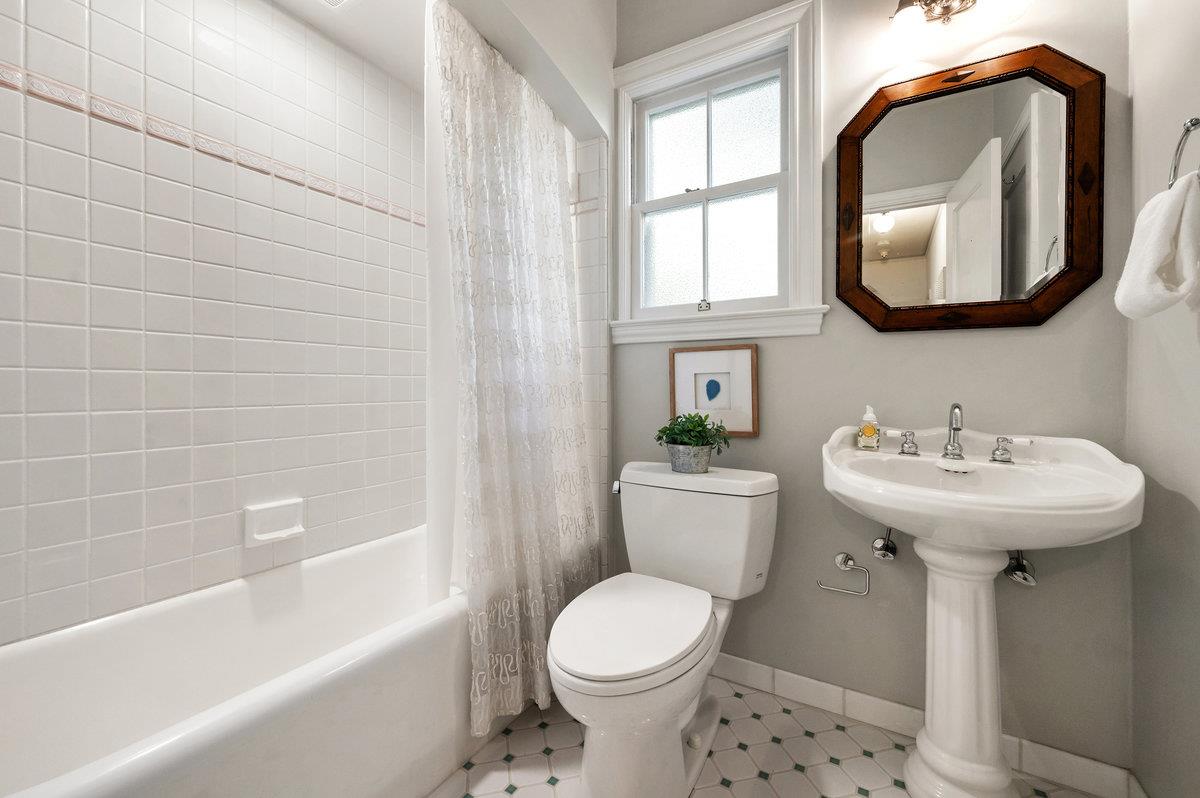 Detail Gallery Image 20 of 56 For 706 Edgewood Rd, San Mateo,  CA 94402 - 3 Beds | 2 Baths