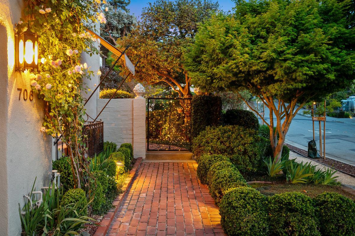 Detail Gallery Image 3 of 56 For 706 Edgewood Rd, San Mateo,  CA 94402 - 3 Beds | 2 Baths