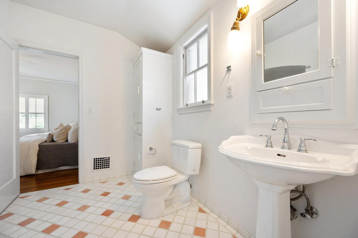 Detail Gallery Image 37 of 56 For 706 Edgewood Rd, San Mateo,  CA 94402 - 3 Beds | 2 Baths
