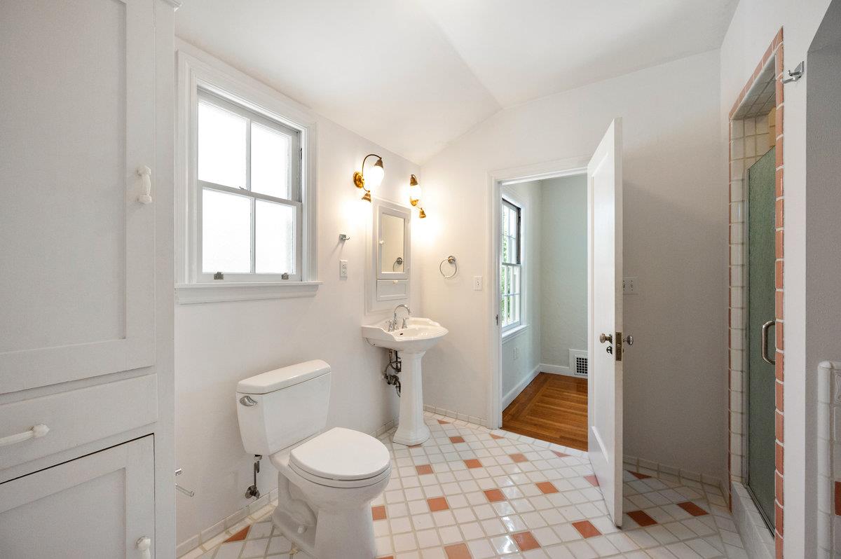 Detail Gallery Image 39 of 56 For 706 Edgewood Rd, San Mateo,  CA 94402 - 3 Beds | 2 Baths