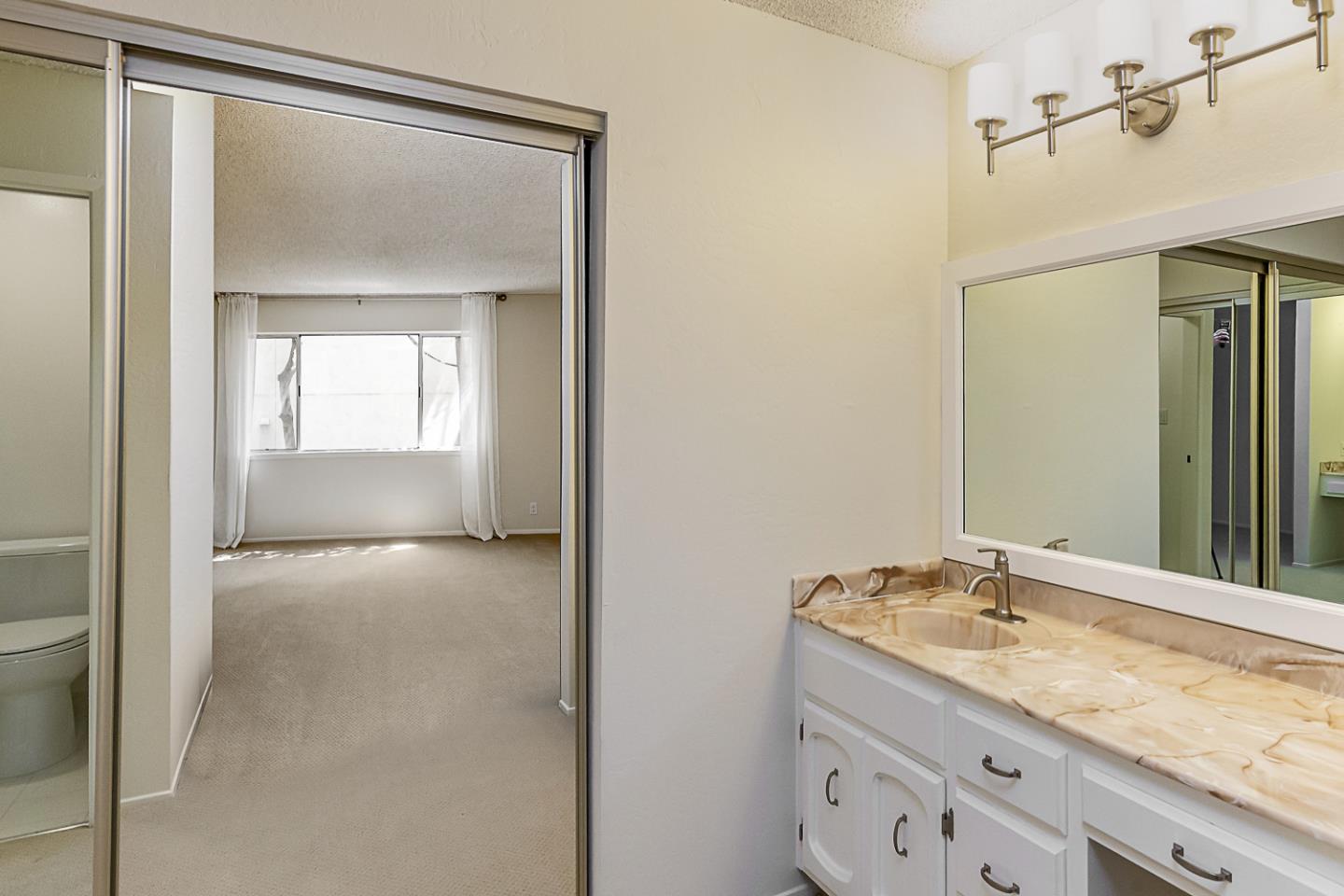 Detail Gallery Image 10 of 30 For 1121 Douglas Ave #201,  Burlingame,  CA 94010 - 2 Beds | 2 Baths