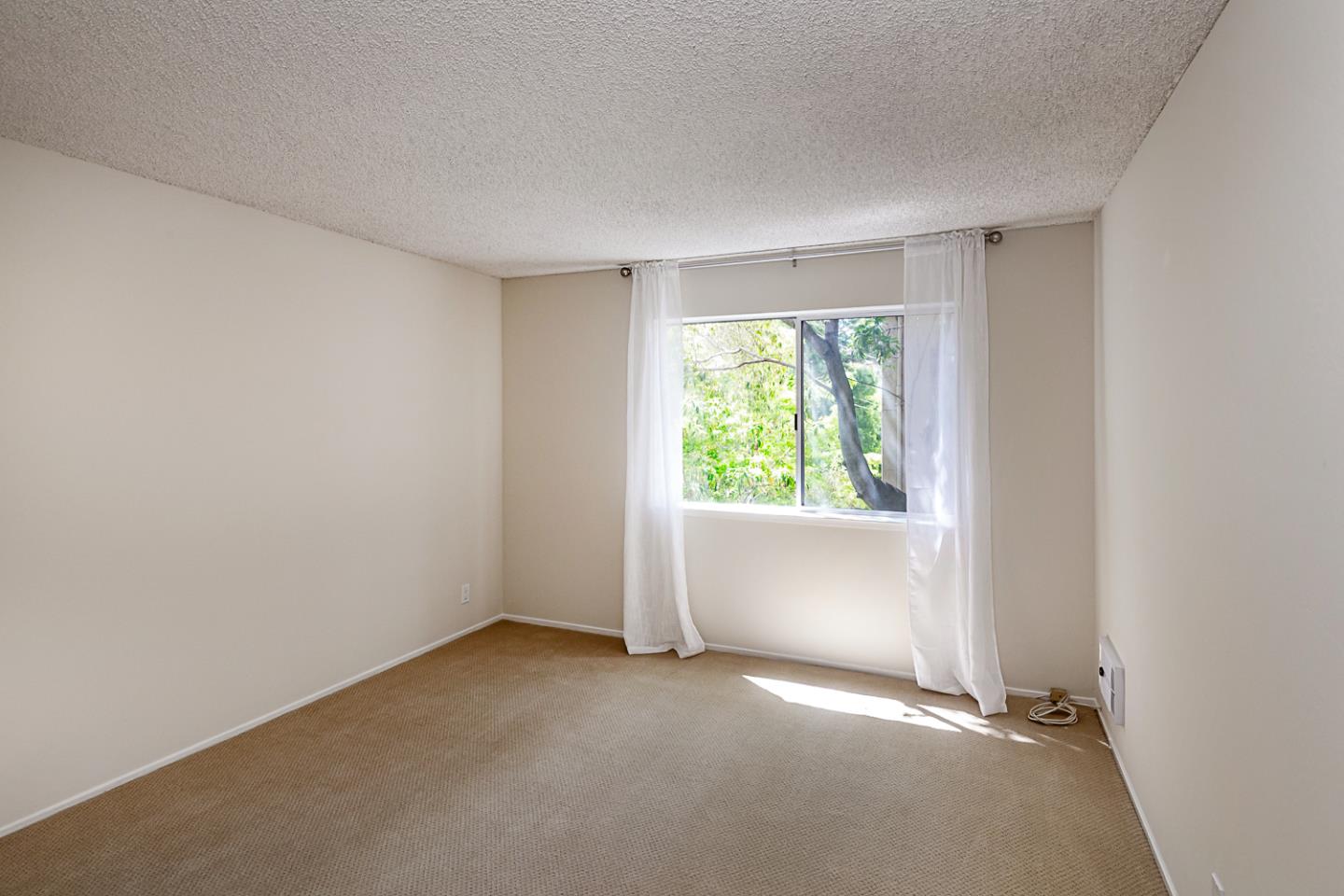 Detail Gallery Image 12 of 30 For 1121 Douglas Ave #201,  Burlingame,  CA 94010 - 2 Beds | 2 Baths