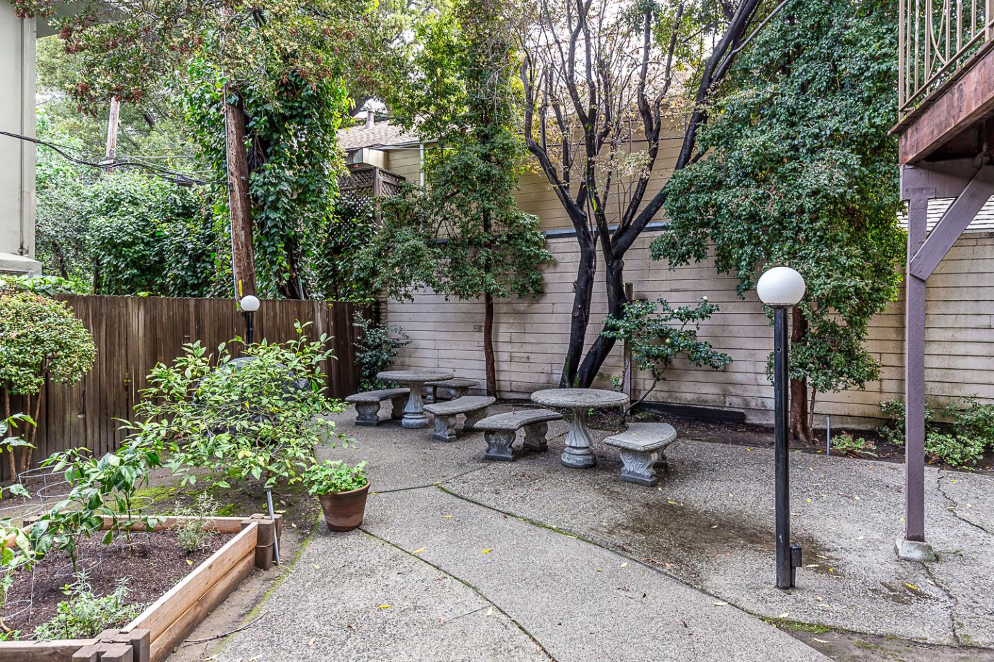 Detail Gallery Image 19 of 30 For 1121 Douglas Ave #201,  Burlingame,  CA 94010 - 2 Beds | 2 Baths