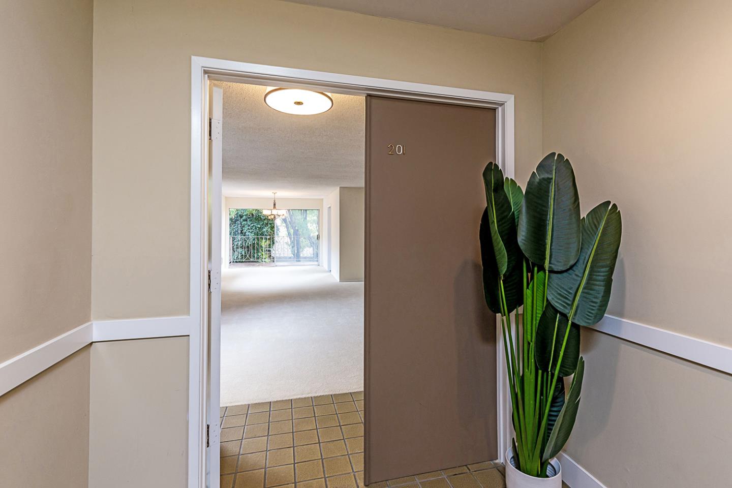 Detail Gallery Image 2 of 30 For 1121 Douglas Ave #201,  Burlingame,  CA 94010 - 2 Beds | 2 Baths