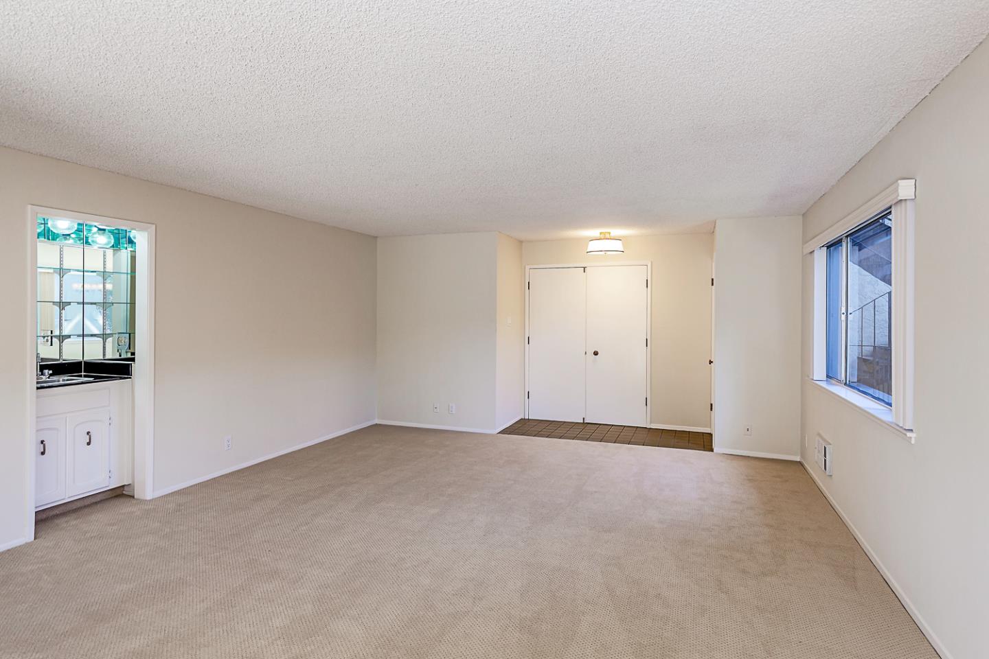 Detail Gallery Image 4 of 30 For 1121 Douglas Ave #201,  Burlingame,  CA 94010 - 2 Beds | 2 Baths