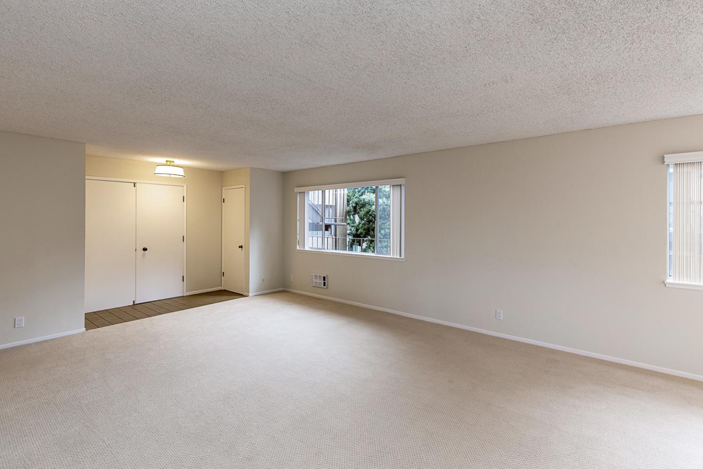 Detail Gallery Image 5 of 30 For 1121 Douglas Ave #201,  Burlingame,  CA 94010 - 2 Beds | 2 Baths