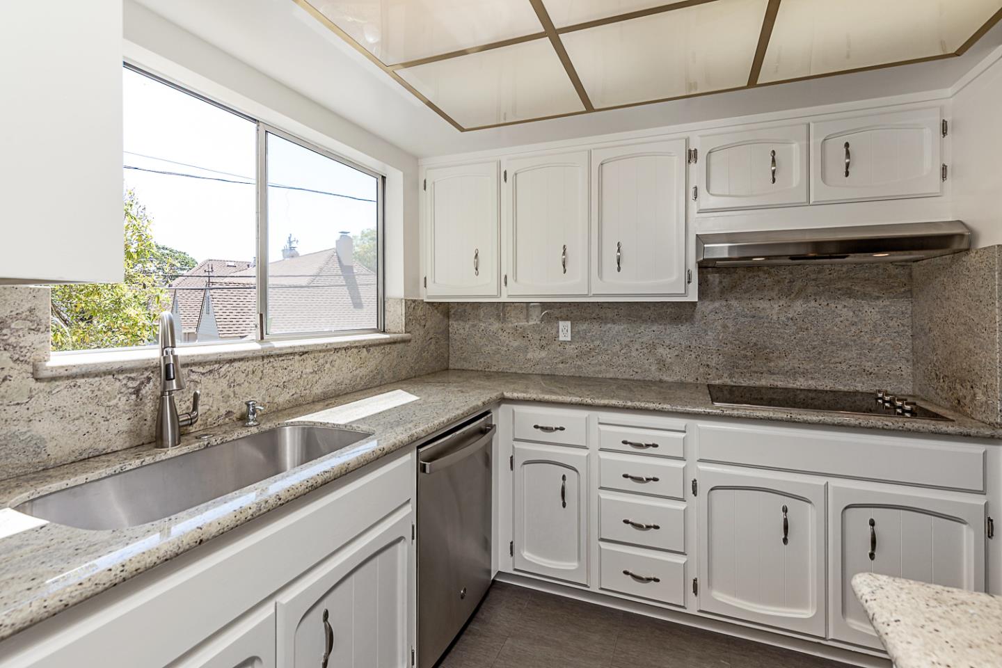 Detail Gallery Image 7 of 30 For 1121 Douglas Ave #201,  Burlingame,  CA 94010 - 2 Beds | 2 Baths