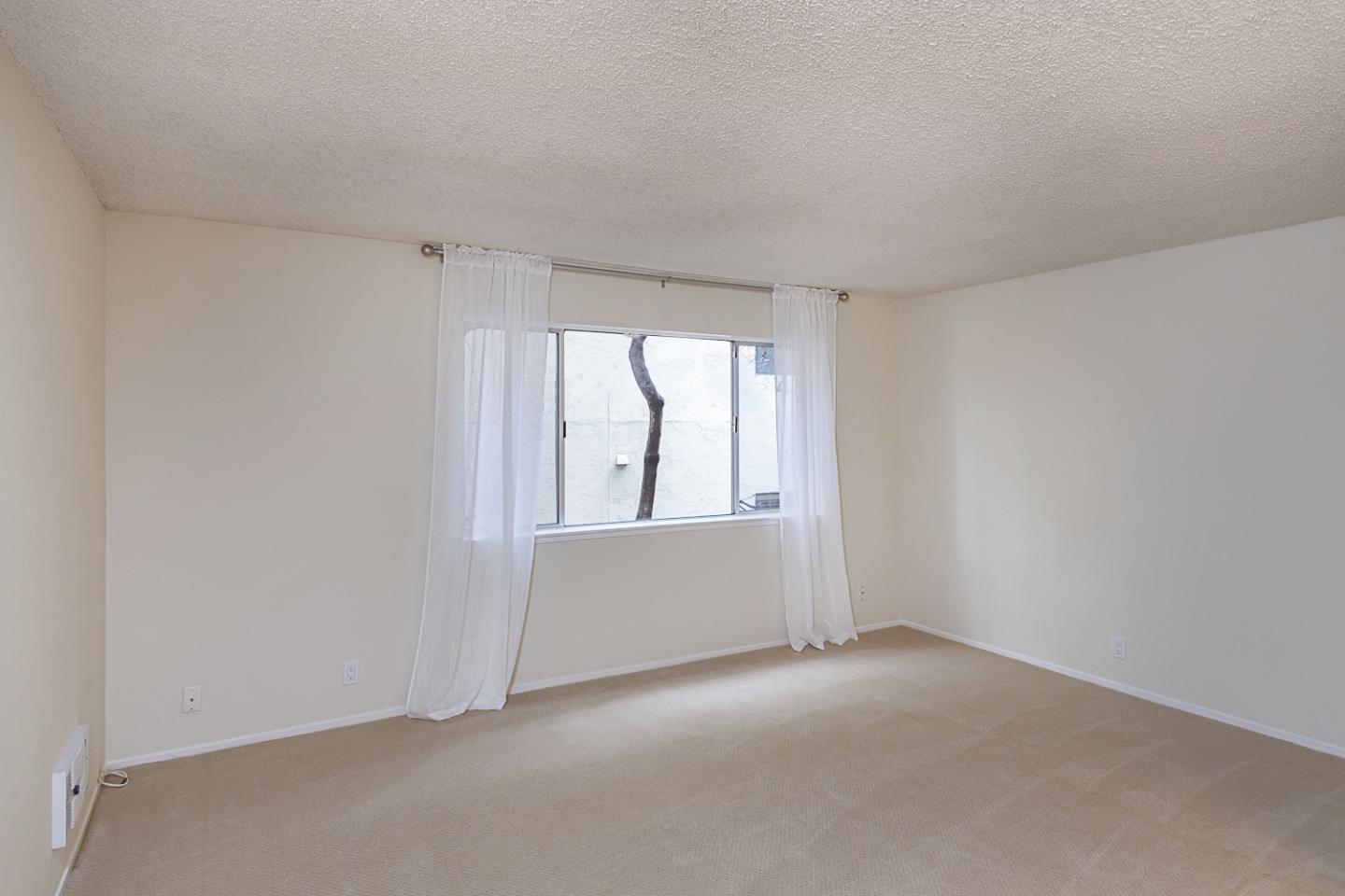 Detail Gallery Image 8 of 30 For 1121 Douglas Ave #201,  Burlingame,  CA 94010 - 2 Beds | 2 Baths