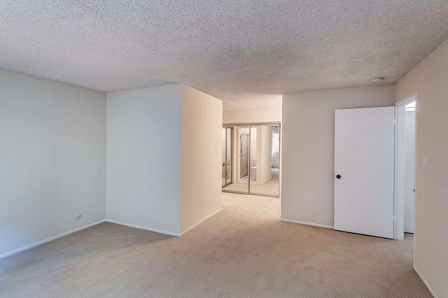Detail Gallery Image 9 of 30 For 1121 Douglas Ave #201,  Burlingame,  CA 94010 - 2 Beds | 2 Baths