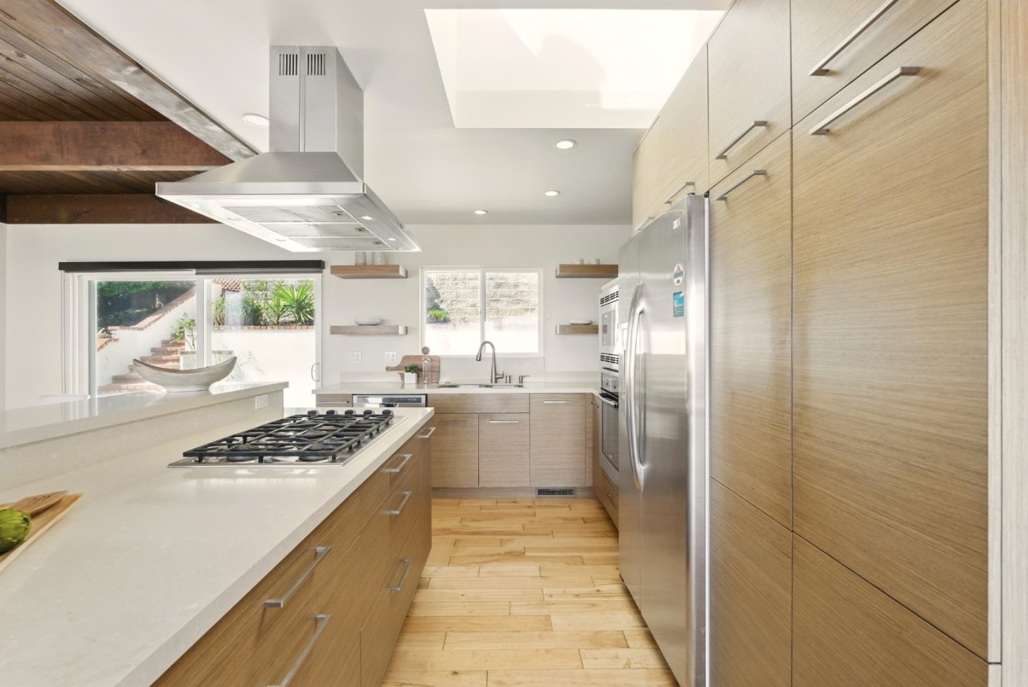 Detail Gallery Image 12 of 44 For 870 South Rd, Belmont,  CA 94002 - 3 Beds | 2 Baths