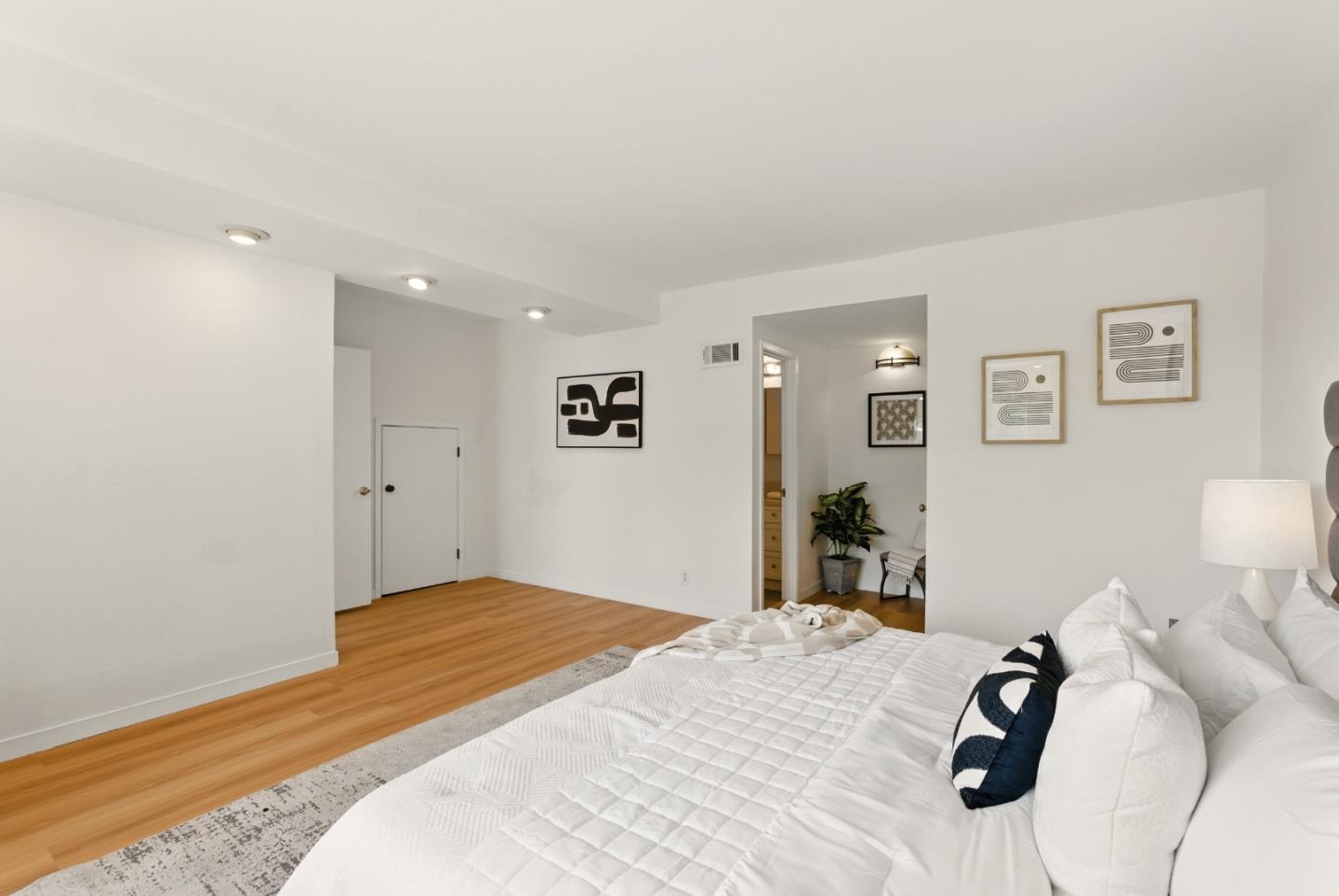 Detail Gallery Image 15 of 44 For 870 South Rd, Belmont,  CA 94002 - 3 Beds | 2 Baths
