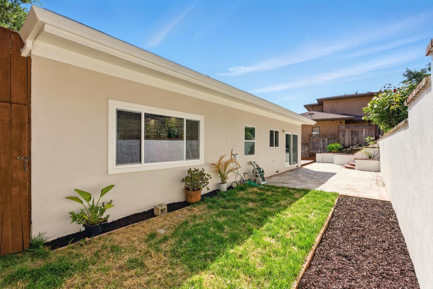 Detail Gallery Image 34 of 44 For 870 South Rd, Belmont,  CA 94002 - 3 Beds | 2 Baths