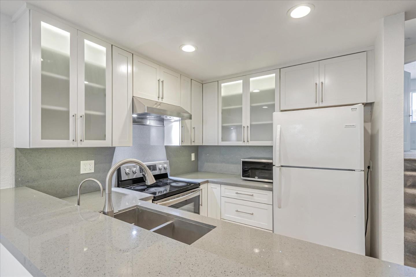 Detail Gallery Image 10 of 32 For 482 Coyote Creek Cir, San Jose,  CA 95116 - 2 Beds | 2 Baths