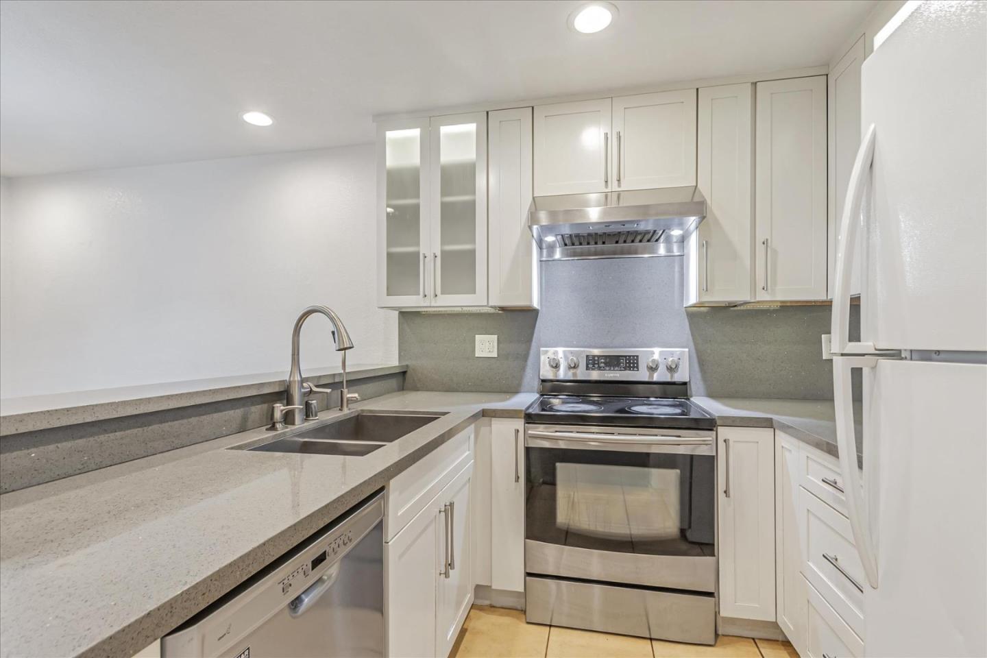 Detail Gallery Image 11 of 32 For 482 Coyote Creek Cir, San Jose,  CA 95116 - 2 Beds | 2 Baths