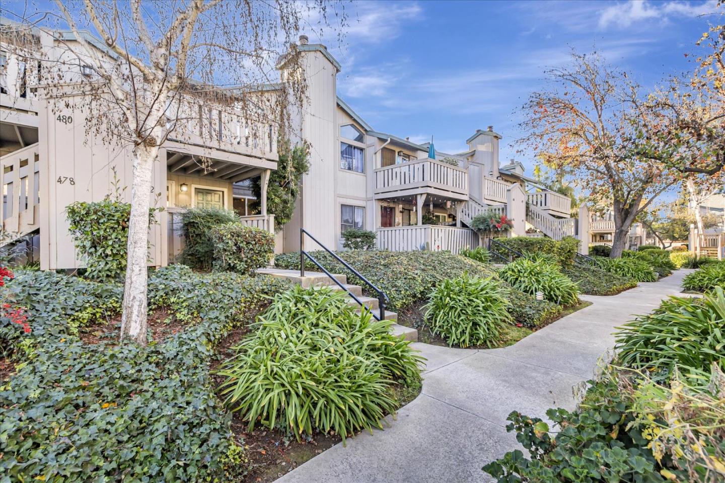Detail Gallery Image 2 of 32 For 482 Coyote Creek Cir, San Jose,  CA 95116 - 2 Beds | 2 Baths