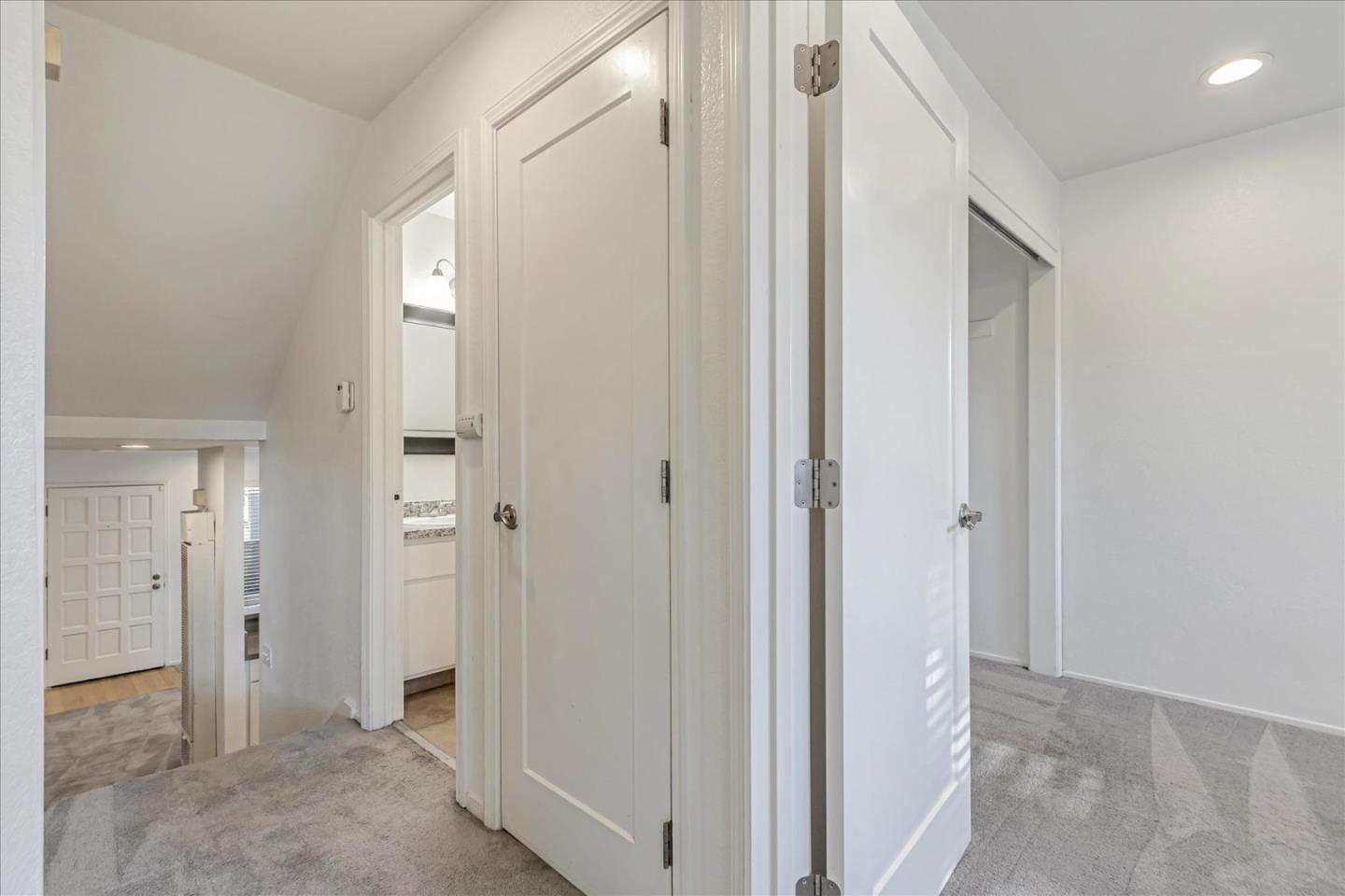 Detail Gallery Image 22 of 32 For 482 Coyote Creek Cir, San Jose,  CA 95116 - 2 Beds | 2 Baths