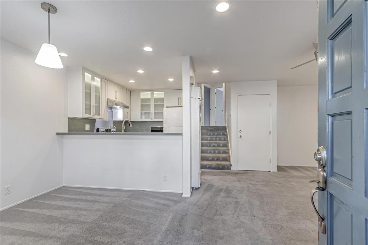 Detail Gallery Image 5 of 32 For 482 Coyote Creek Cir, San Jose,  CA 95116 - 2 Beds | 2 Baths