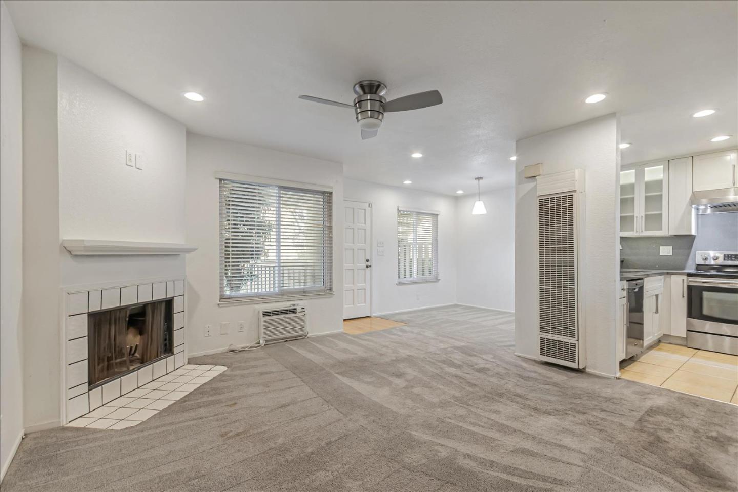 Detail Gallery Image 7 of 32 For 482 Coyote Creek Cir, San Jose,  CA 95116 - 2 Beds | 2 Baths