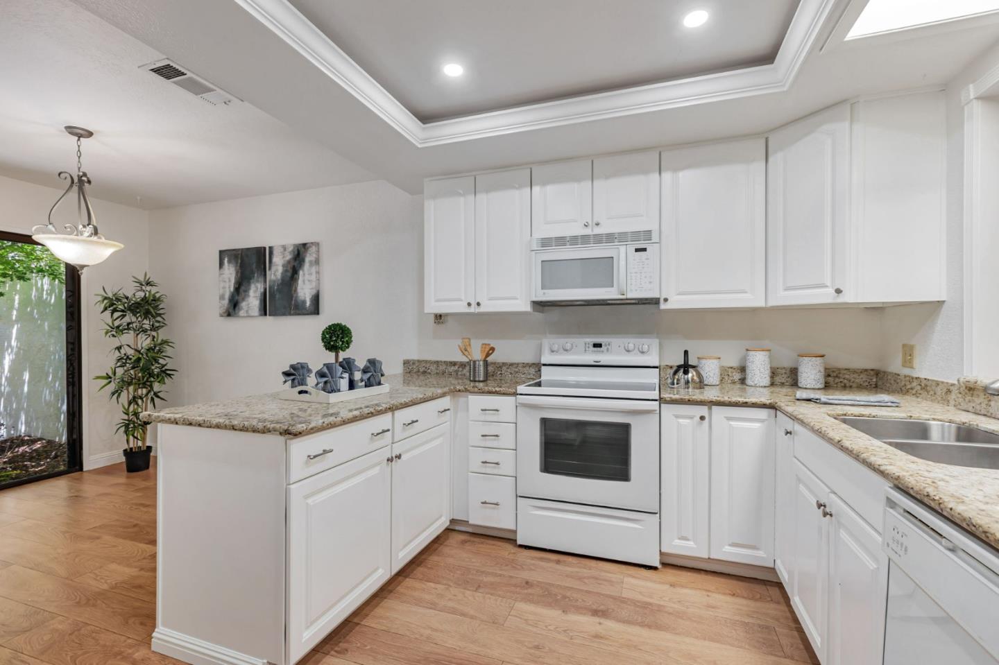 Detail Gallery Image 12 of 55 For 6251 Blauer Ln, San Jose,  CA 95135 - 2 Beds | 2 Baths