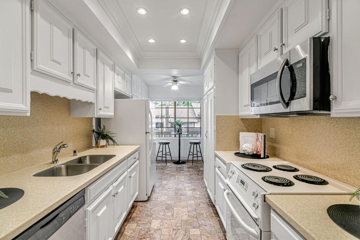 Detail Gallery Image 6 of 52 For 5183 Cribari Knls, San Jose,  CA 95135 - 2 Beds | 2 Baths