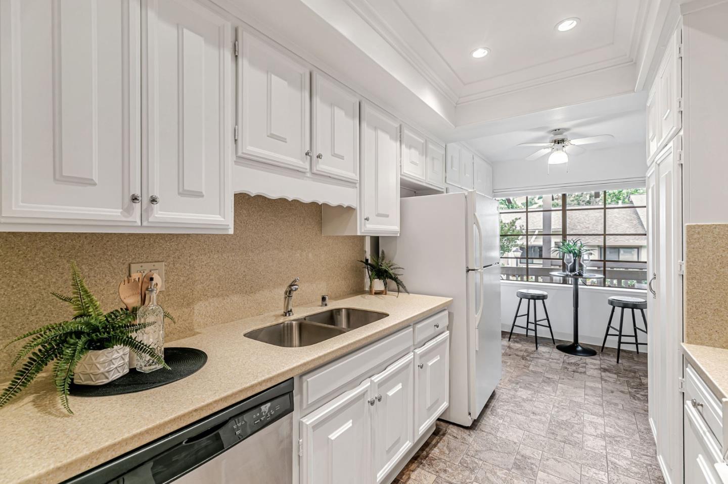 Detail Gallery Image 7 of 52 For 5183 Cribari Knls, San Jose,  CA 95135 - 2 Beds | 2 Baths