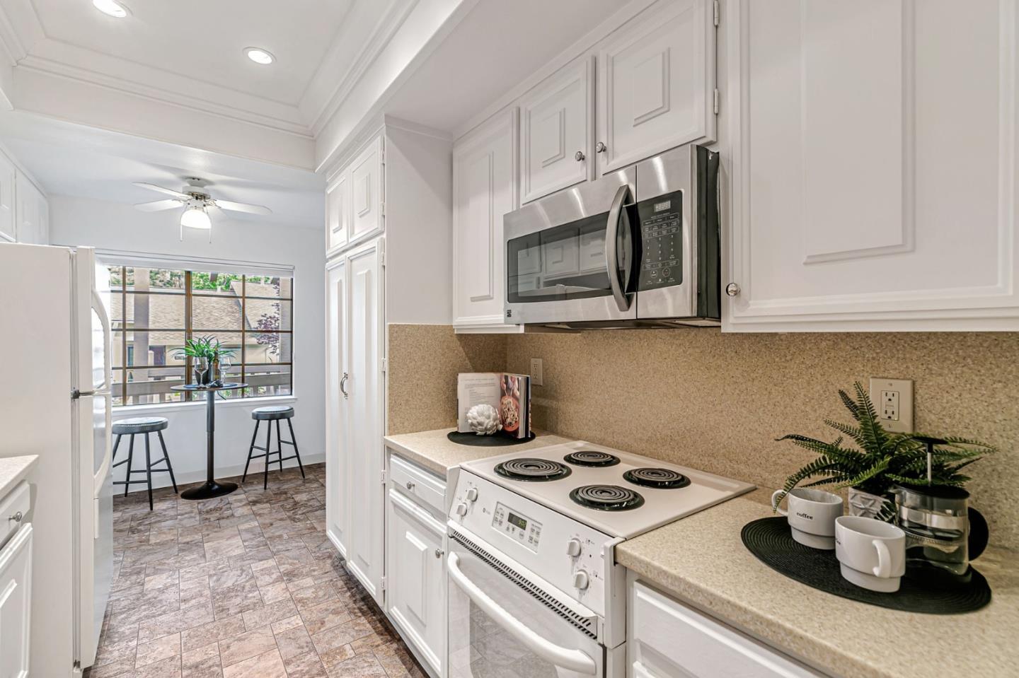 Detail Gallery Image 8 of 52 For 5183 Cribari Knls, San Jose,  CA 95135 - 2 Beds | 2 Baths